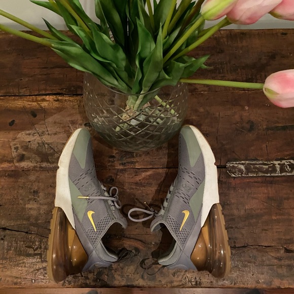 Nike shoes - size 9 - Picture 2 of 4